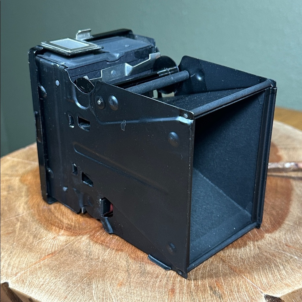 KODAK Six-20 Brownie Junior Art Deco Camera W/ MYSTERY FILM! - Picture 13 of 16